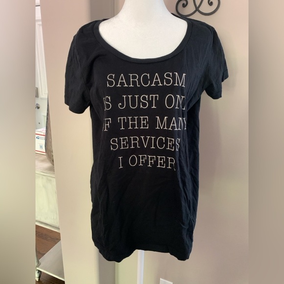 Torrid size 0 Black Graphic Women’s Shirt - Picture 1 of 2